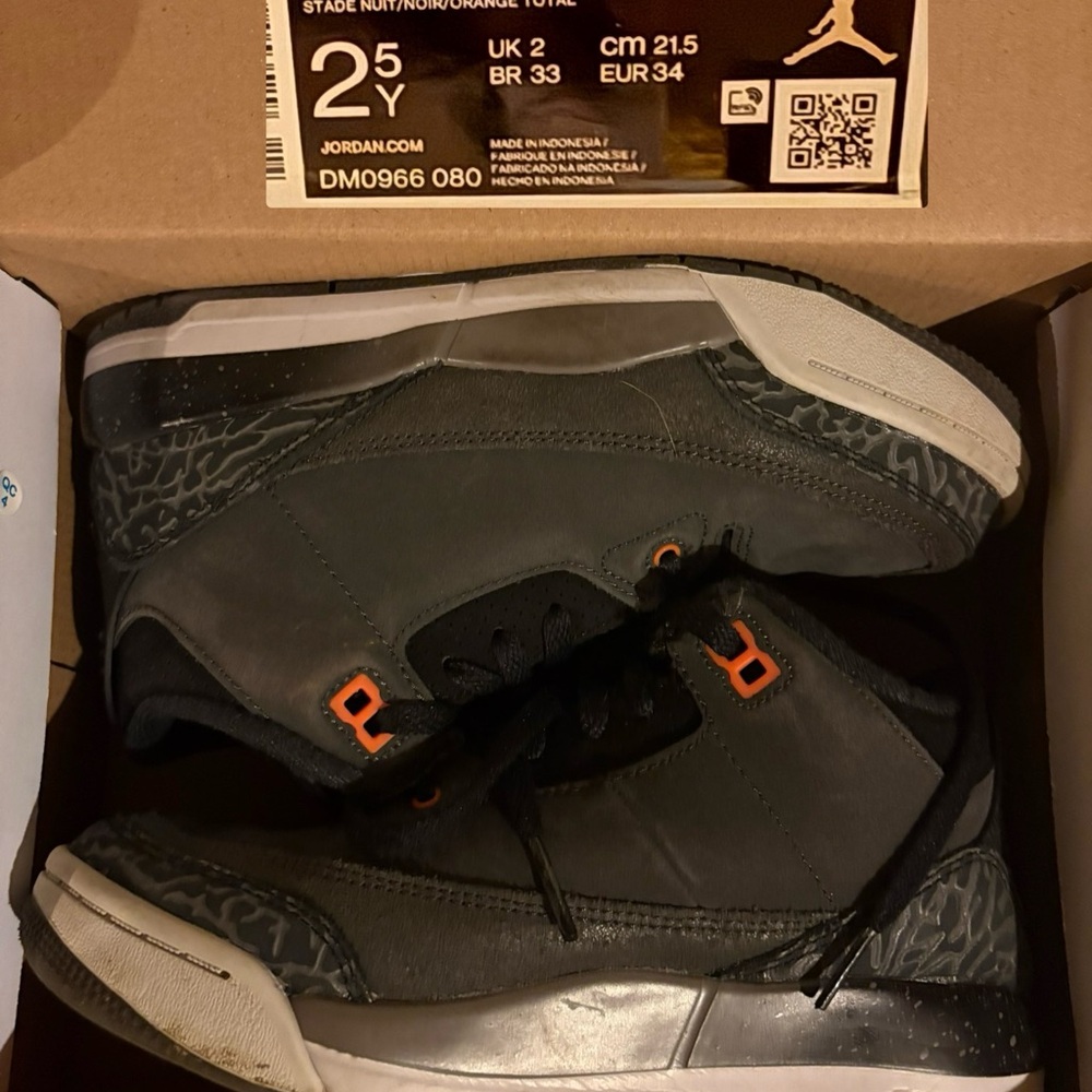 Jordan kids 2.5Y Retro 3 with box